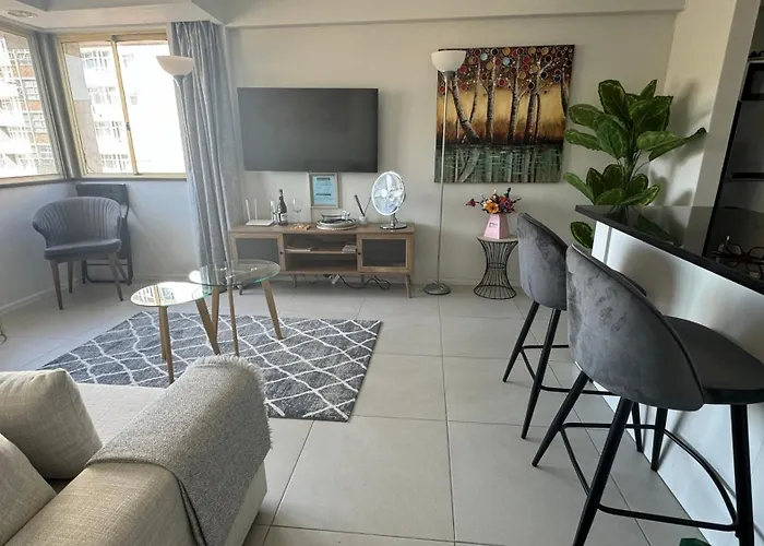 Centurion 207 Luxury Sea Point One Bedroom Apartment With Access To Magnificent Pool Perfect Location By Super Host Melvyn