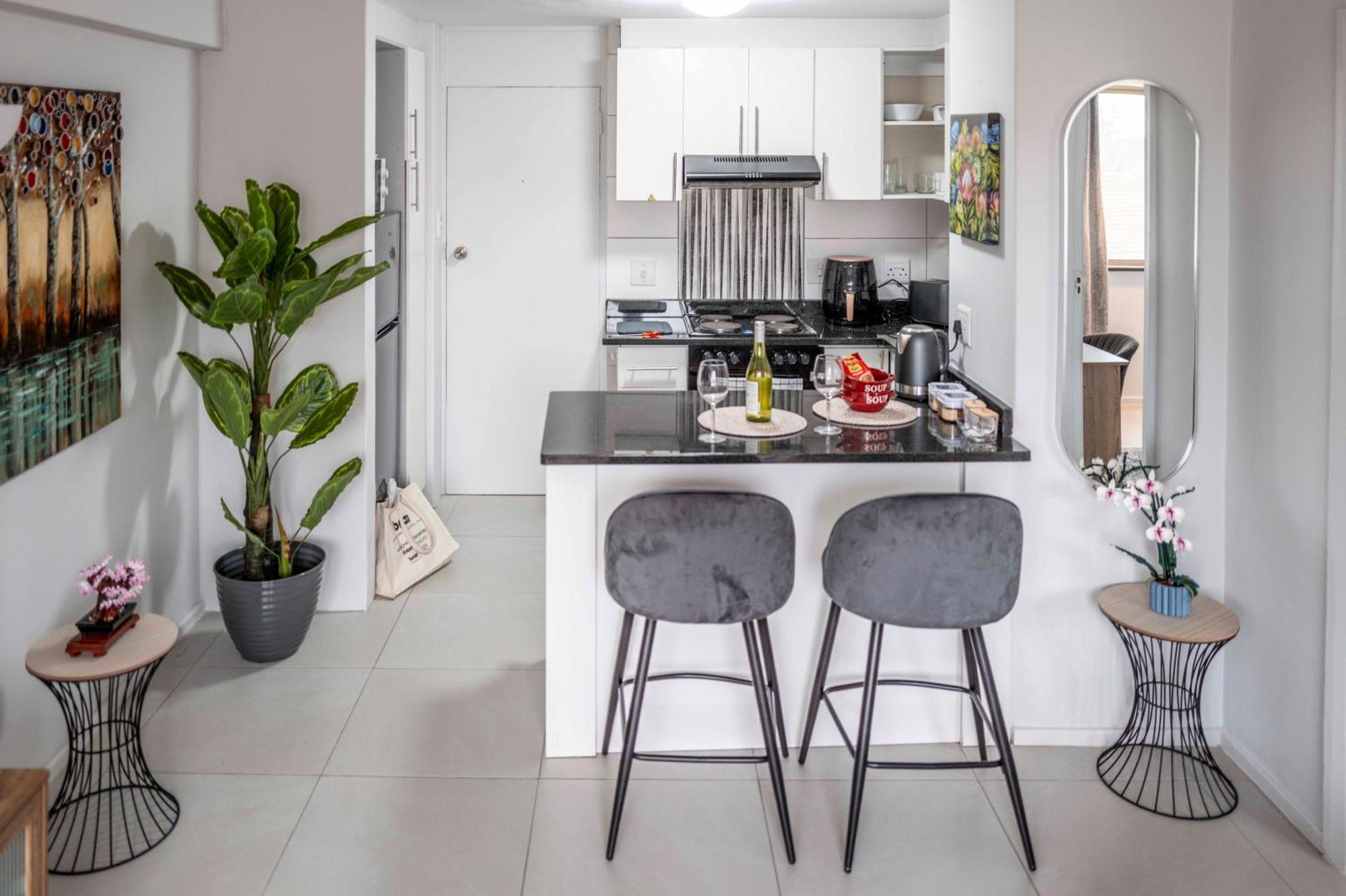 Apartment Centurion 207 Luxury Sea Point One Bedroom With Access To Magnificent Pool Perfect Location By Super Host Melvyn