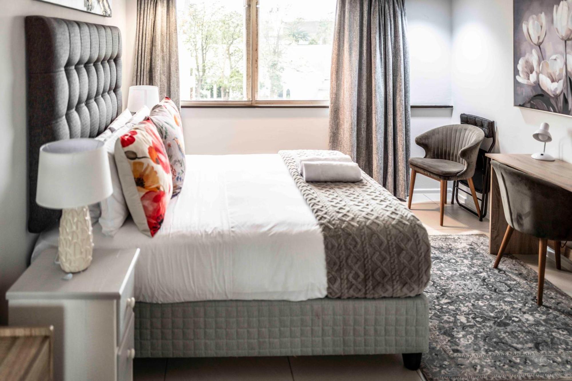 Centurion 207 Luxury Sea Point One Bedroom With Access To Magnificent Pool Perfect Location By Super Host Melvyn *