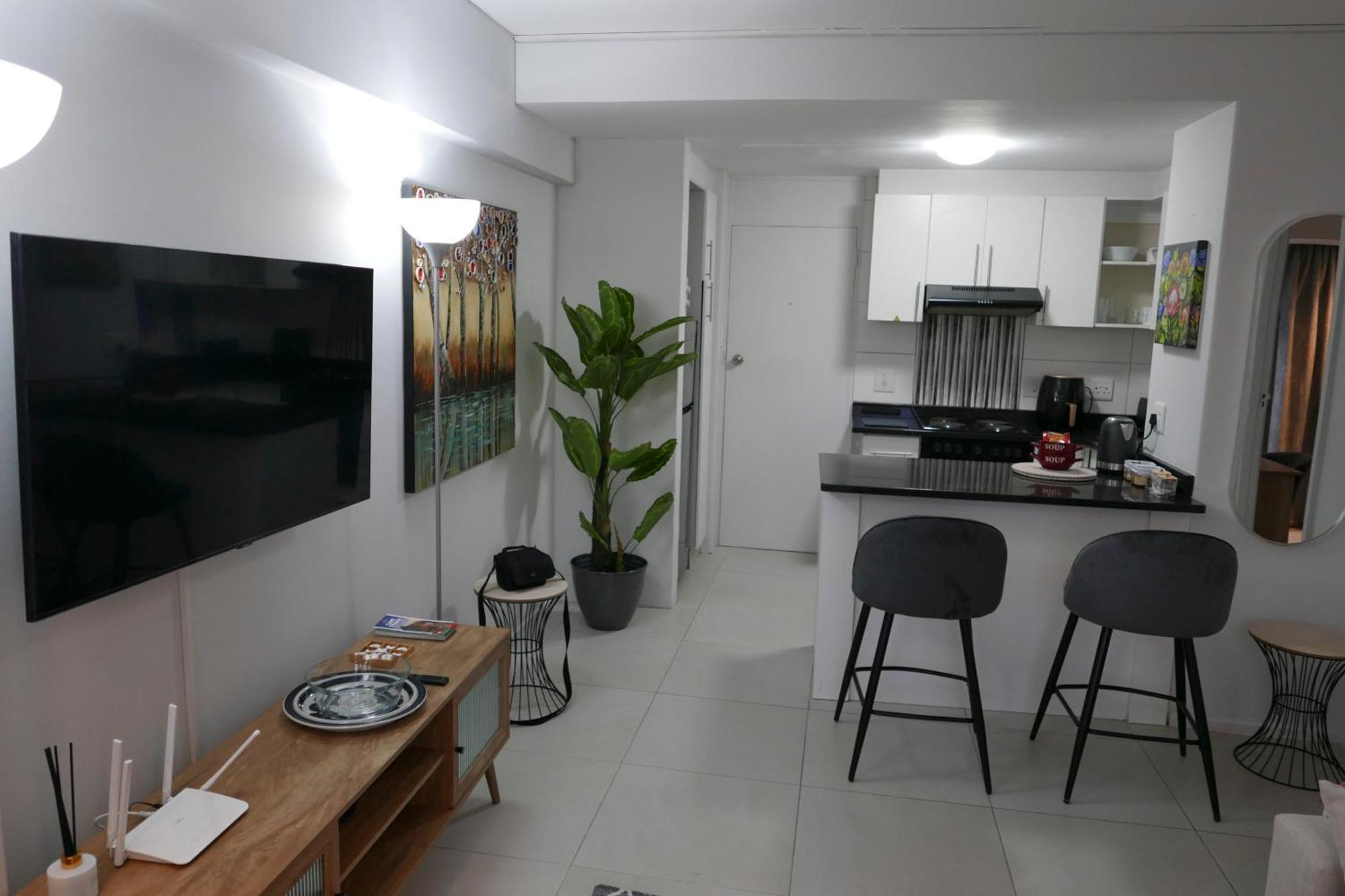 Centurion 207 Luxury Sea Point One Bedroom With Access To Magnificent Pool Perfect Location By Super Host Melvyn *