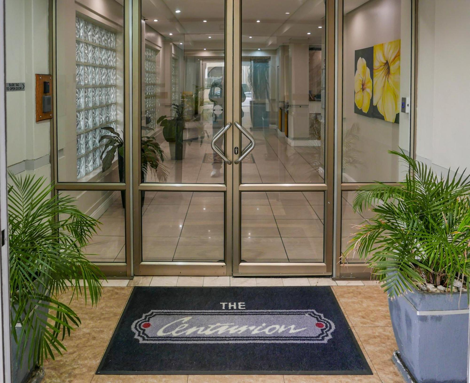 Centurion 207 Luxury Sea Point One Bedroom With Access To Magnificent Pool Perfect Location By Super Host Melvyn *