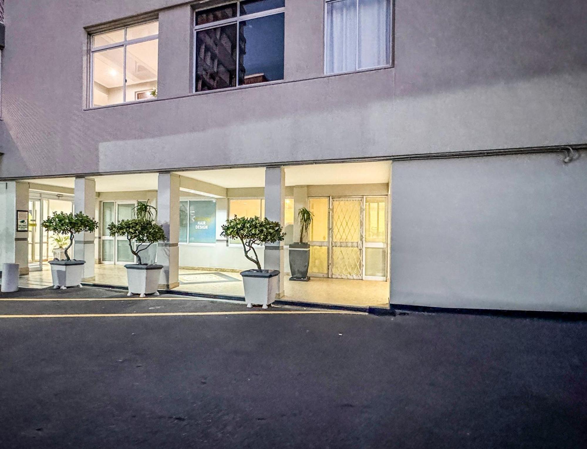 Centurion 207 Luxury Sea Point One Bedroom With Access To Magnificent Pool Perfect Location By Super Host Melvyn * Kapstadt